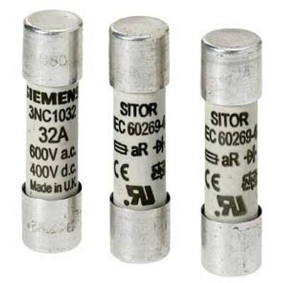 Tři válcové pojistky s nápisy: 'SIEMENS 3NC1032 32A 600V a.c. 400V d.c.', 'SITOR IEC 60269-4 aR'.