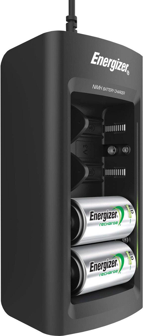 Černý herní ovladač leží vedle dvou baterií Energizer AA. Nad nimi je text 'Maximalizuje výkon baterie'.