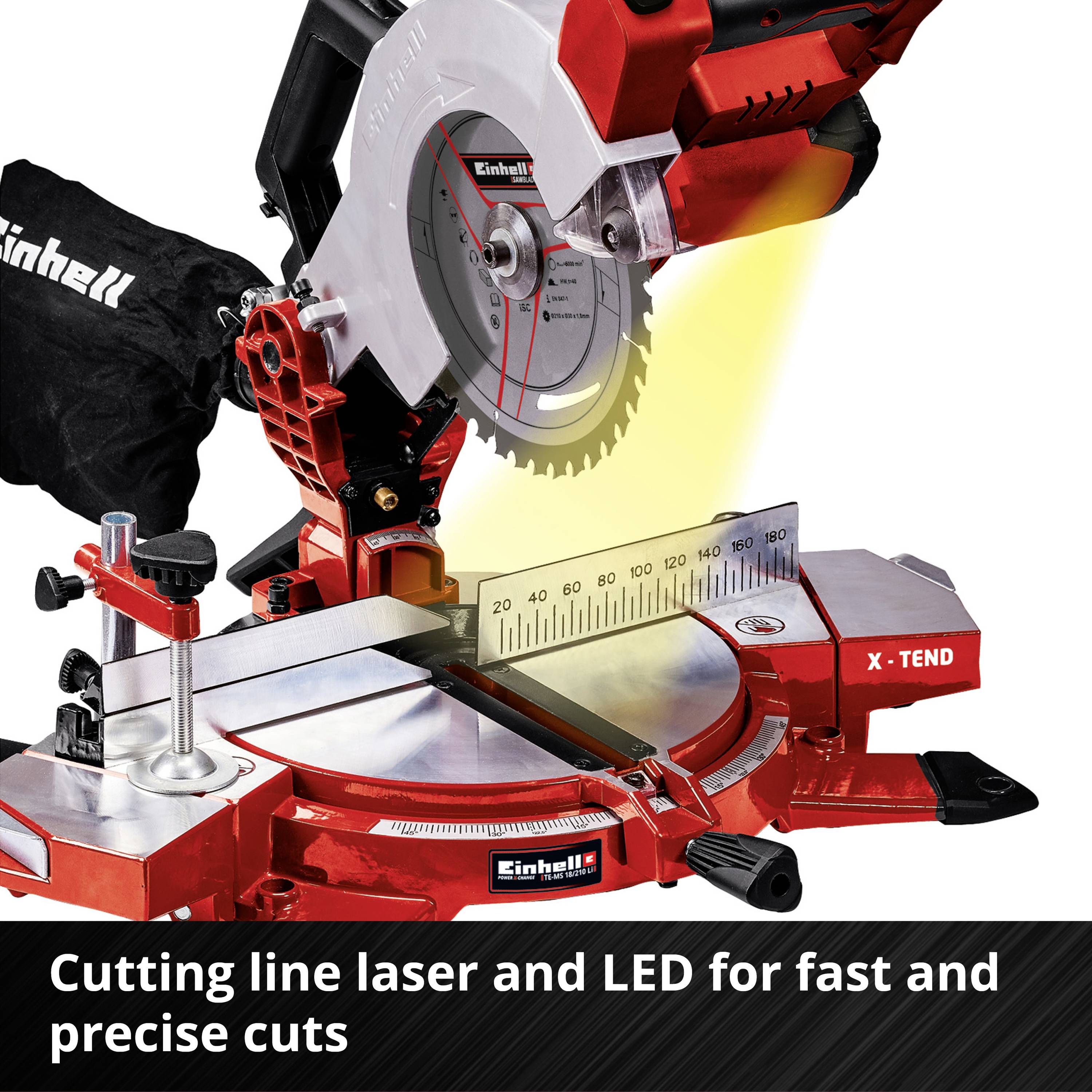 Červená pokosová pila se upnutým dřevem, osvětlená LED. Text na obrázku: 'Laserové vodicí linky a LED pro rychlé a přesné řezy'.