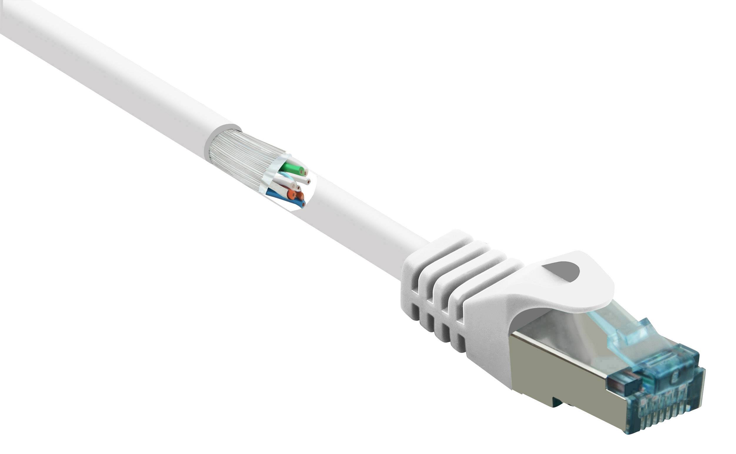 Síťový kabel s konektorem RJ45 a viditelnými vodiči, znázorňující komponenty pro přenos dat.