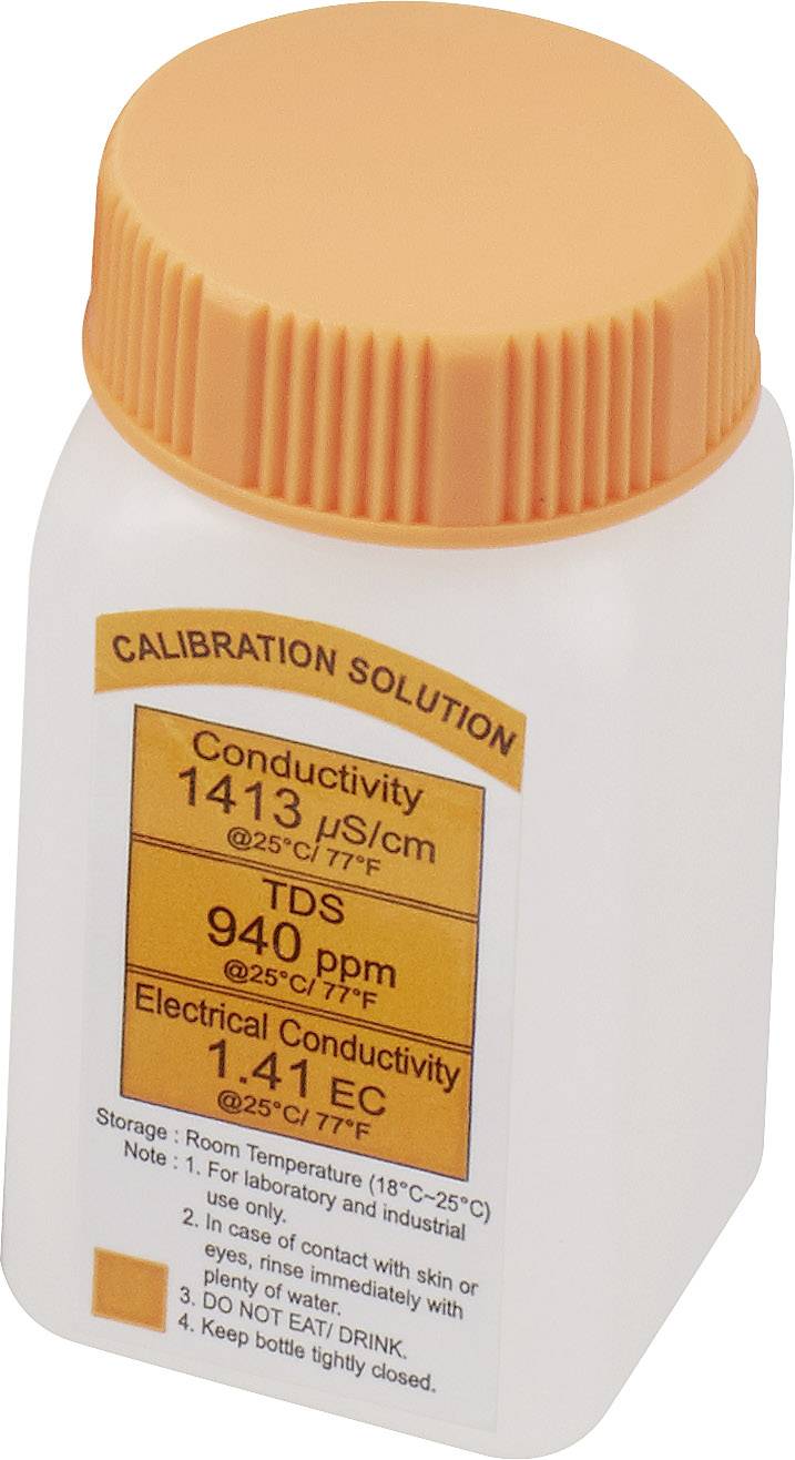 Plastová láhev s kalibrační roztokem. Na etiketě je uvedena vodivost '1413 µS/cm', TDS '940 ppm', elektrická vodivost '1.41 EC'.