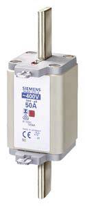 Pojistka společnosti Siemens, specifikovaná na 400V a 50A, umístěná na bílém pozadí.
