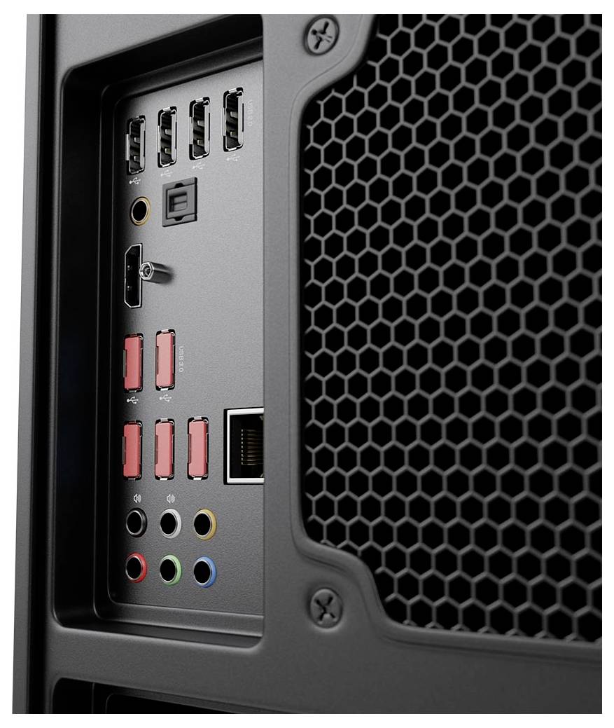 Detailní snímek levé strany notebooku zobrazující port USB-C a červený USB flash disk vložený v dolním portu vedle klávesnice.