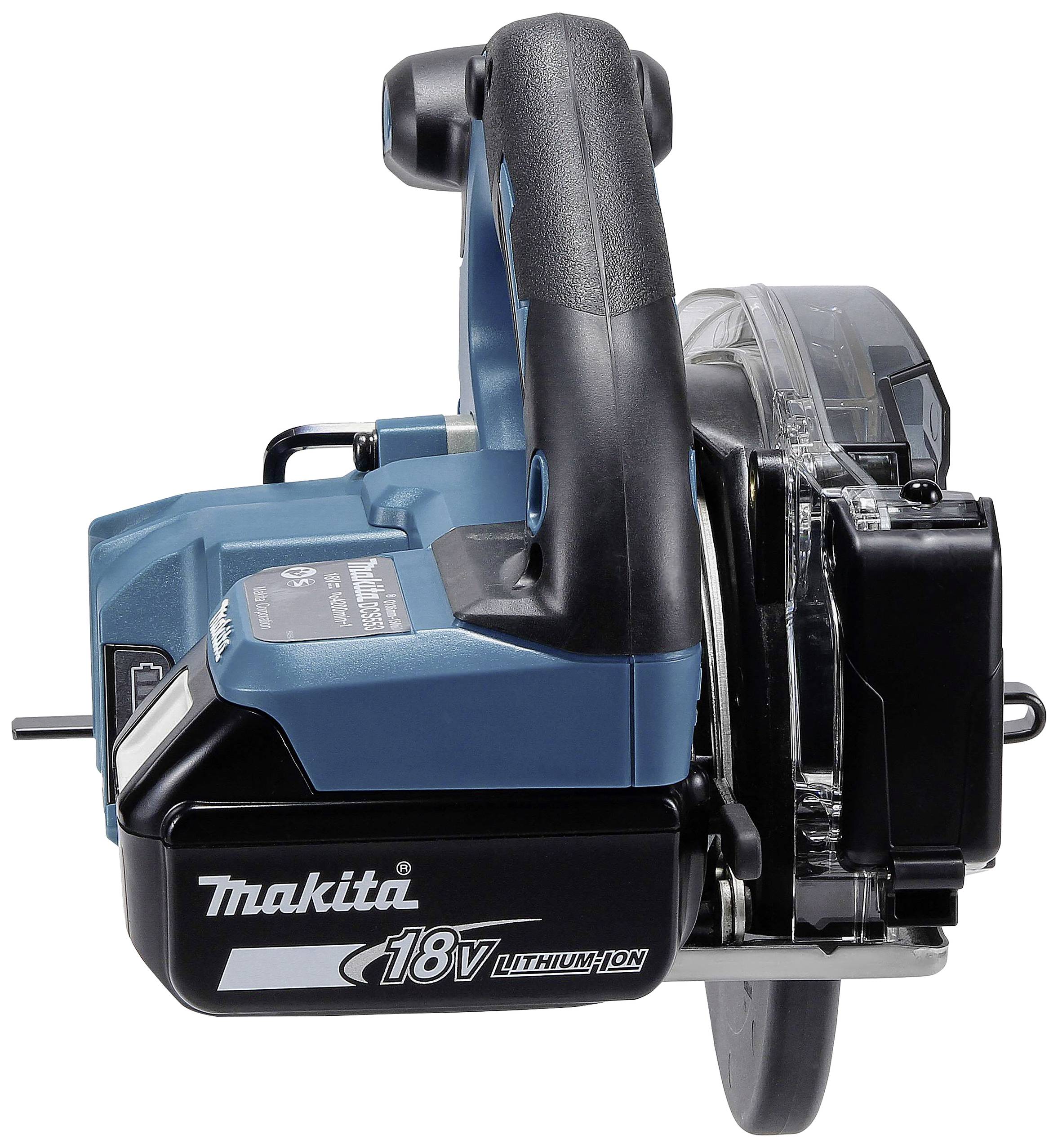 Modrá akumulátorová kotoučová pila Makita, model 18V Lithium-Ion, boční pohled. Vhodná pro bezdrátové řezání dřeva.