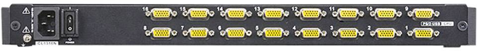 Pohled zezadu na server KVM přepínač s 32 VGA porty a síťovou zásuvkou.