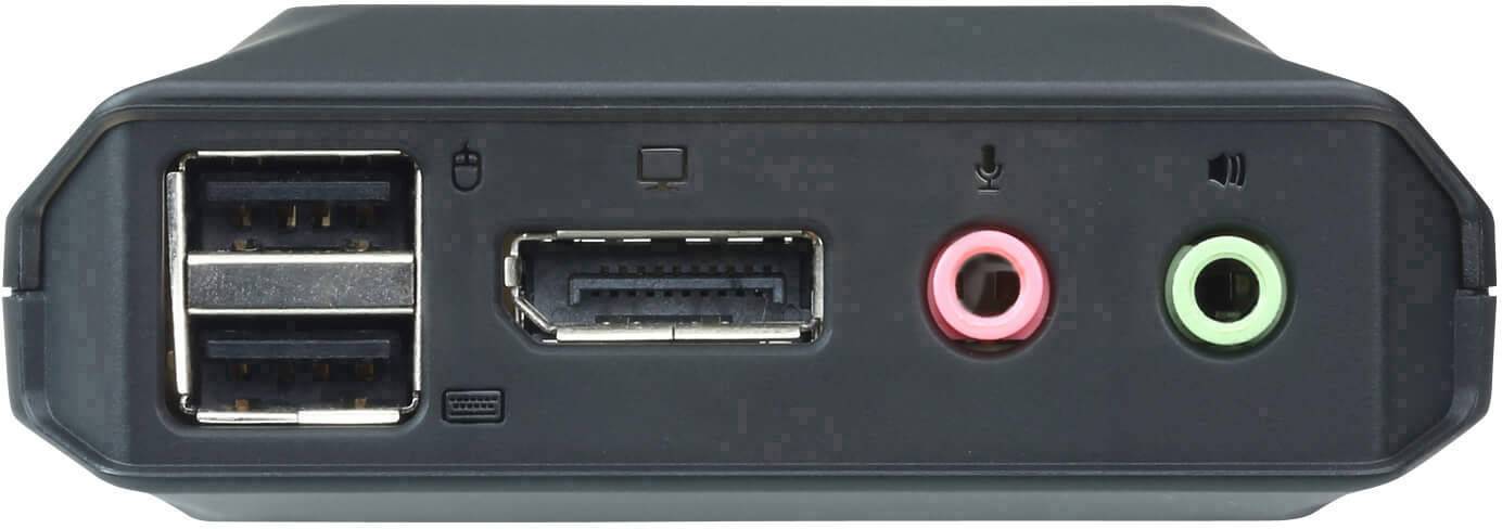 Pohled zezadu na zařízení se dvěma USB porty, jedním HDMI portem a dvěma audio konektory.