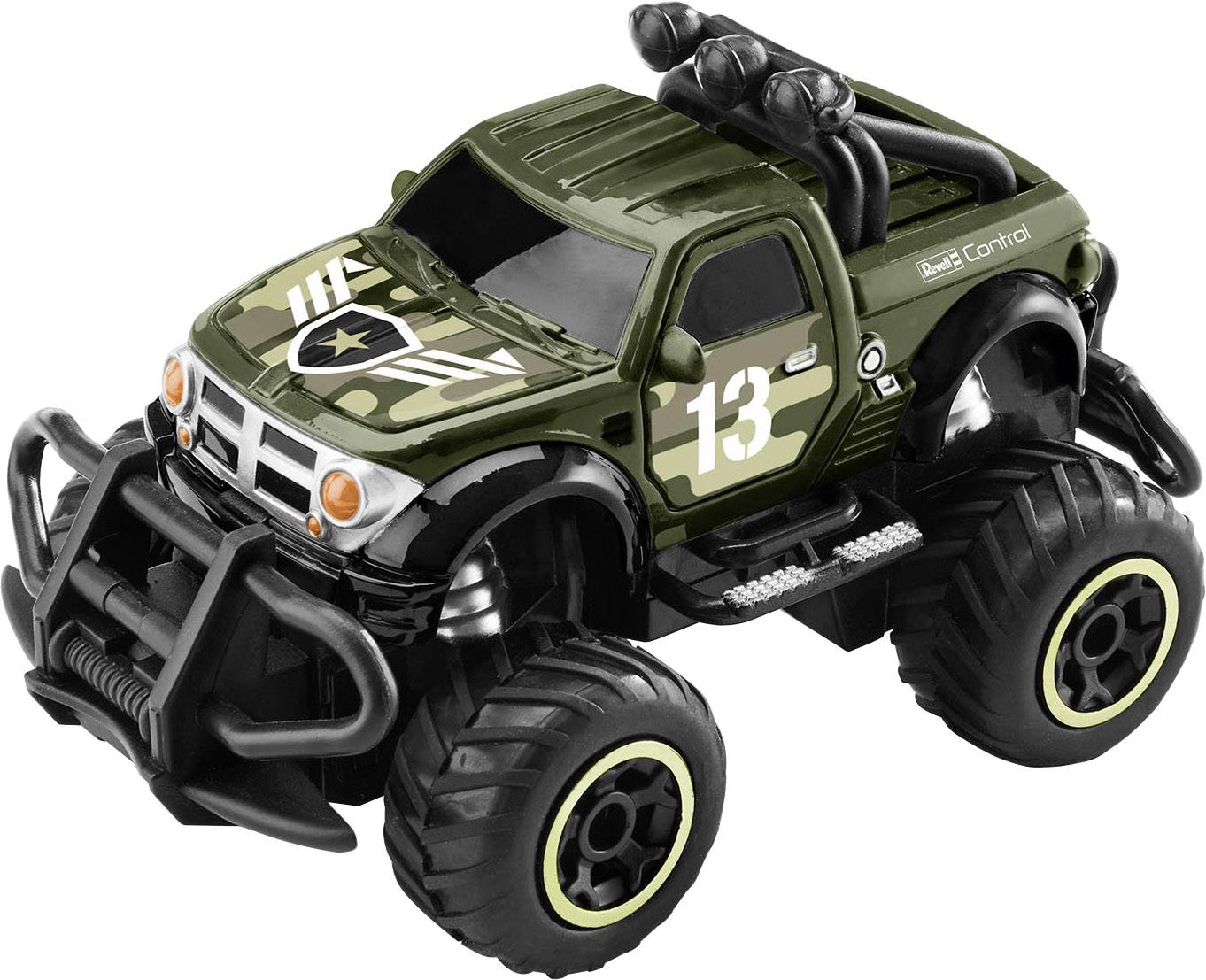 Zelený hračkářský monster truck s maskáčovým vzorem a velkými koly, označený číslem 13, vykazuje robustní design pro terénní jízdu.