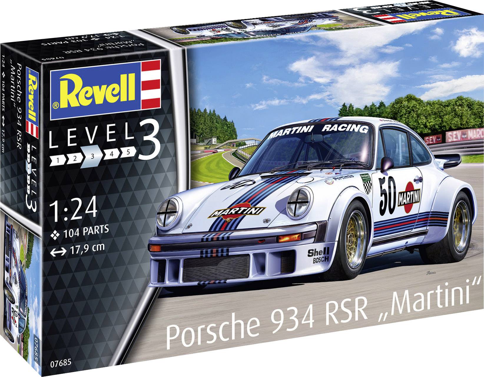 Modelářská stavebnice Revell Porsche 934 RSR 'Martini' v měřítku 1:24, obsahující 104 dílů. Automobil je zobrazen na závodní trati.