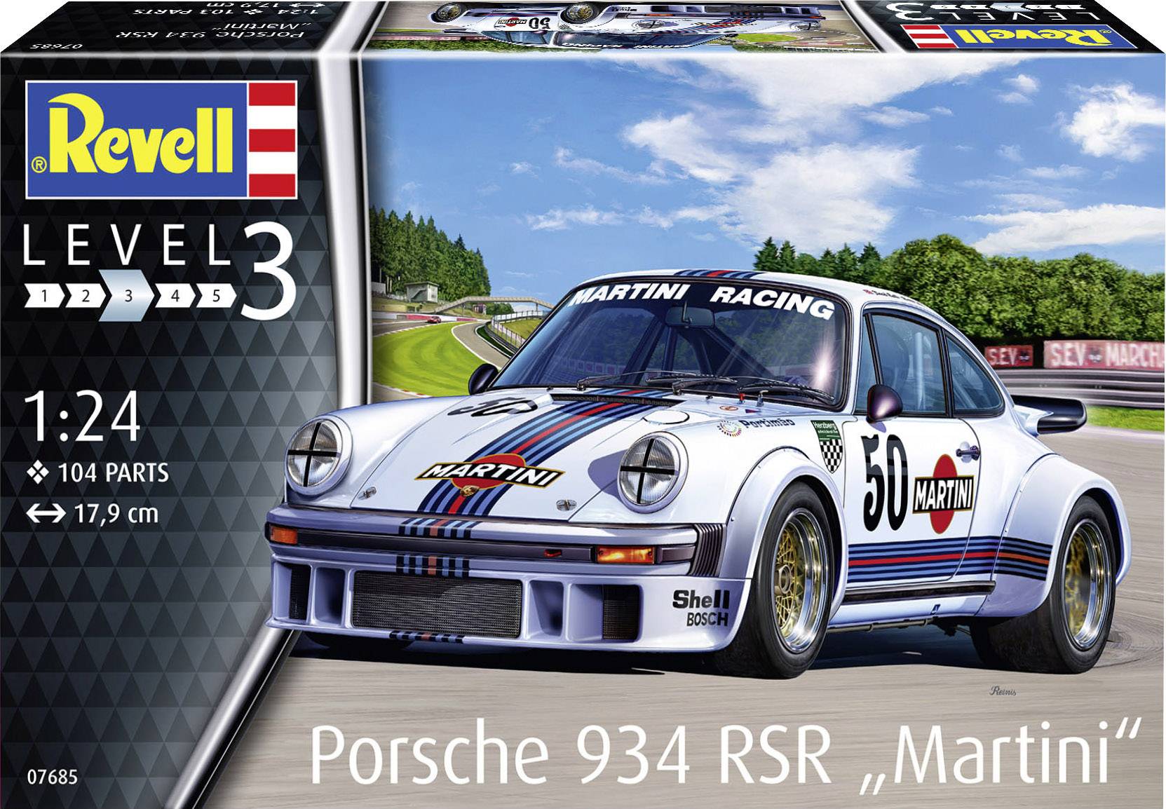 Modelářská sada modelu Porsche 934 RSR s lakováním Martini Racing. Zobrazuje hotový model na závodní trati.
