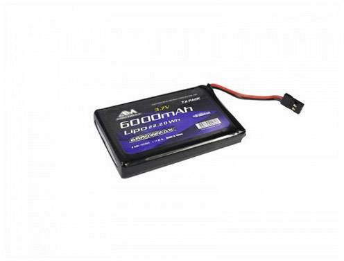 Obdélníková černá baterie s nápisem '6000mAh' a '3.7V Lipo'; připojený červený a černý kabel.