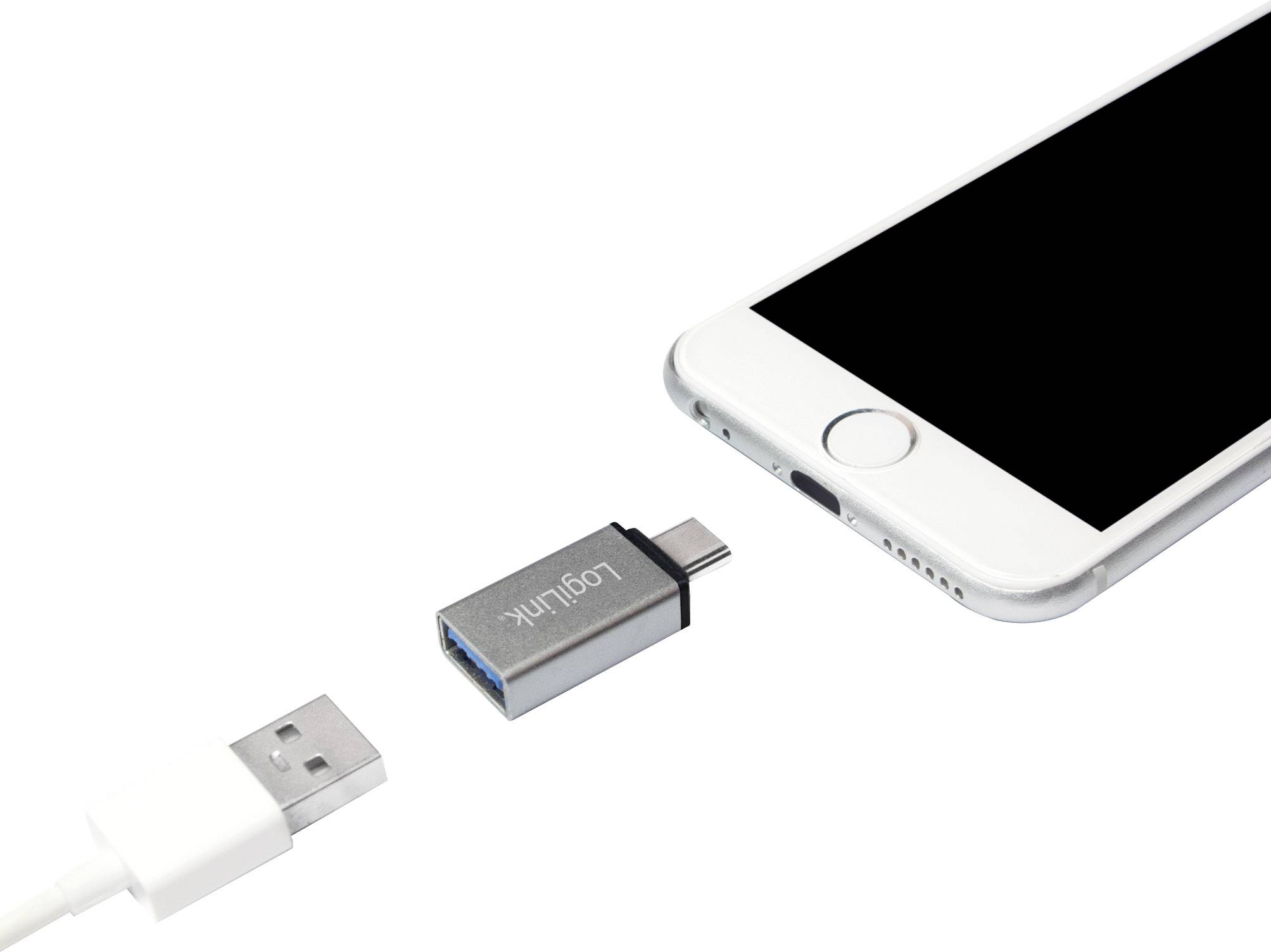 Mobilní telefon vedle USB-C adaptéru a USB kabelu. Adaptér je označen nápisem 'LogiLink'.