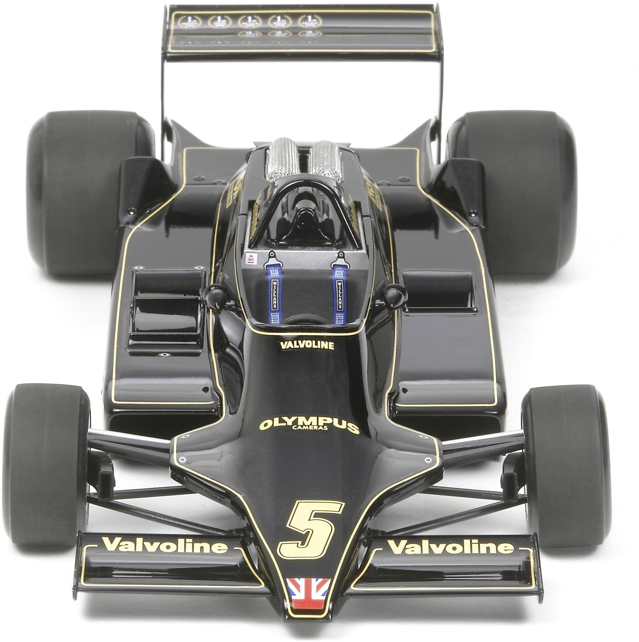 Formulový vůz v černé barvě se zlatými akcenty, značka 'Olympus', startovní číslo 5, s logy sponzorů. Pohled shora na vozidlo.