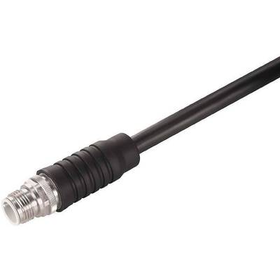 Černý koaxiální kabel s kovovým konektorem; slouží k propojení elektrických zařízení pro přenos signálu.