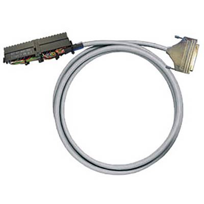 Šedý kabel se dvěma různými konektory na koncích, často používaný pro datové připojení v zařízeních.