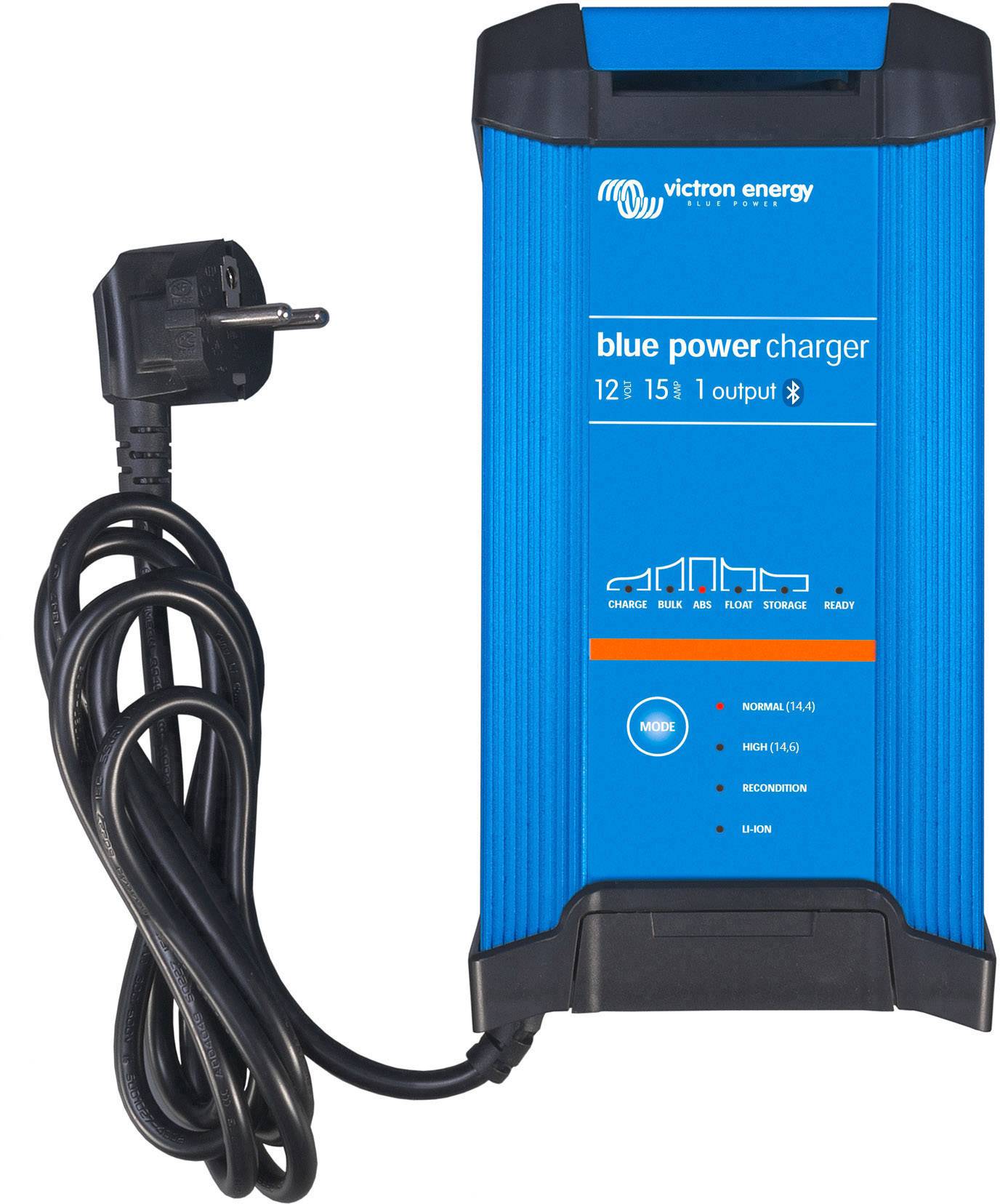 Modrá nabíječka baterií od společnosti Victron Energy s evropskou zástrčkou, model 'Blue Power Charger', vhodná pro 12-15 voltů.