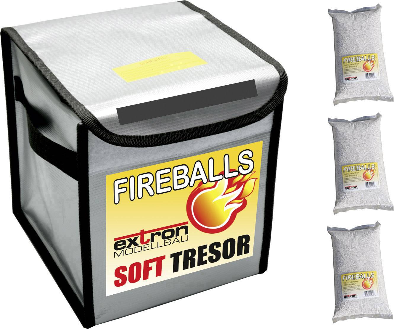 Ohnivzdorný měkký trezor s etiketou 'FIREBALLS' od Extron Modellbau, spolu se třemi bílými pytlíky, rovněž opatřenými etiketou.