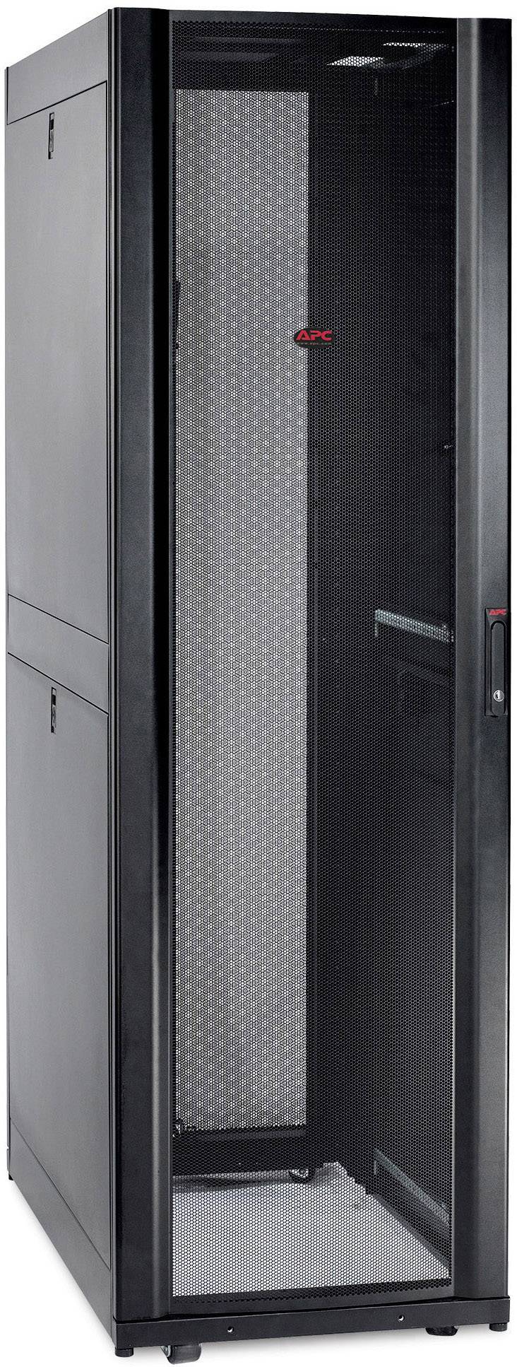 Černá stojanová skříň APC, stojící, s průhlednými předními dvířky pro servery a sítě, vhodná pro datová centra.