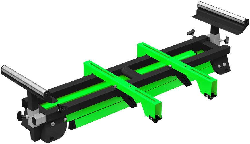 Zelená, nastavitelná podpěra pro kovoobráběcí nebo dřevoobráběcí stroje; vybavená kolečky pro přesný transport materiálu.