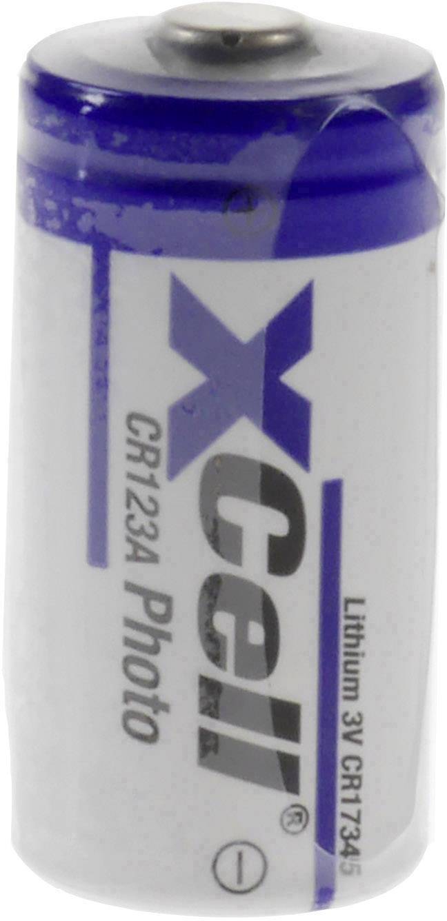 Lithiová baterie značky 'XCell', typ CR123A, s napětím 3 voltů.