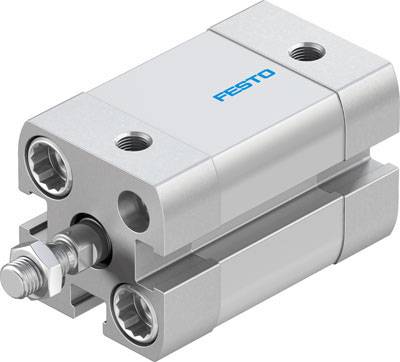 Stříbrný pneumatický válec s modrým nápisem 'Festo', s četnými připojovacími místy a čepy, používaný v automatizačních aplikacích.