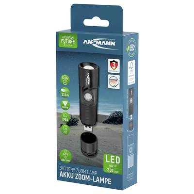 Balení Ansmann LED akumulátorové zoomovací svítilny s 300 lumeny. Obsahuje informace o voděodolnosti, dobíjitelnosti a záruce.