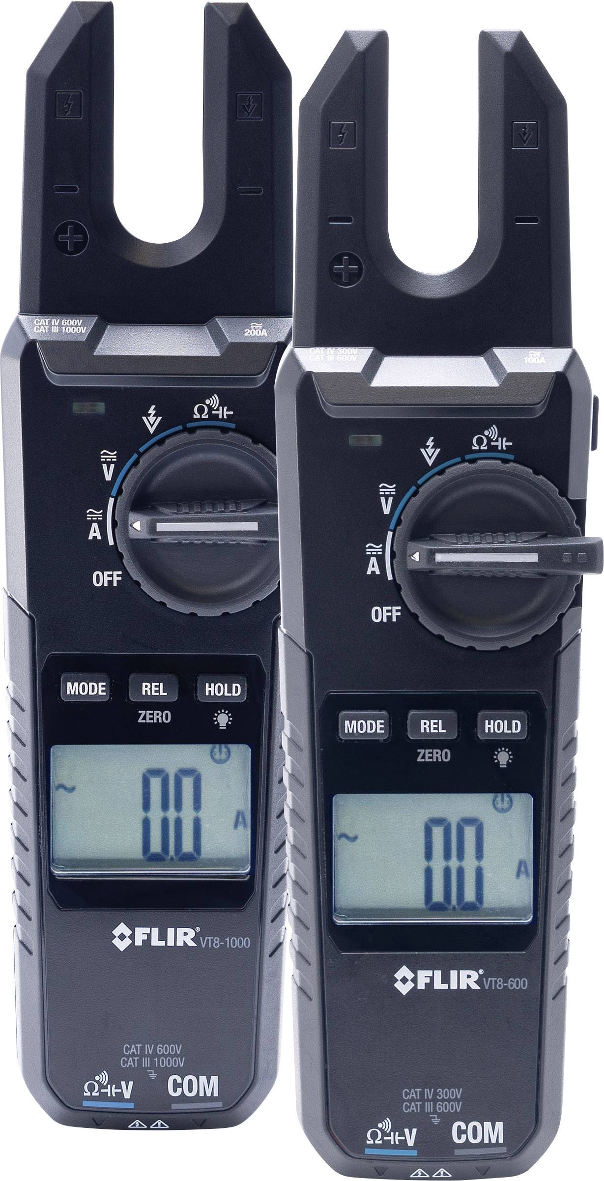 Dva digitální multimetry s vidlicovým otvorem, modrým LCD displejem a otočným voličem pro různá elektrická měření.