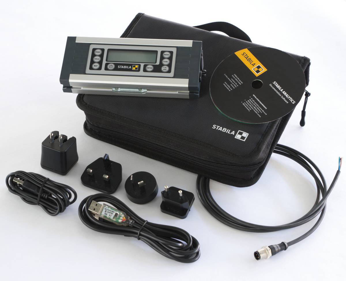 Digitální sada sklonoměru včetně příslušenství, která obsahuje nabíjecí kabel, adaptér, návod k obsluze a černou přenosnou tašku.