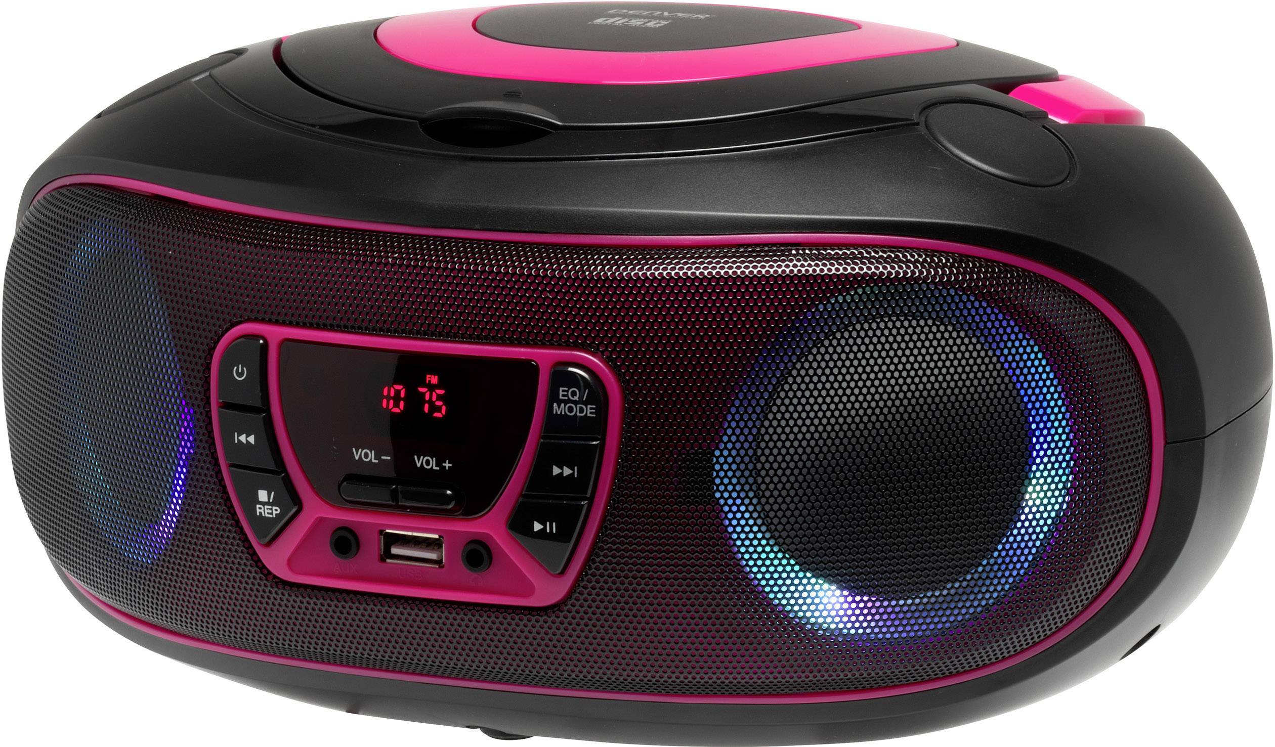 Černé a růžové přenosné rádio s reproduktory a digitálním displejem uprostřed. Viditelný USB port a ovládací tlačítka.