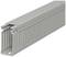 Kabelový kanál s obdélníkovým průřezem, šedé barvy, s vertikálními štěrbinami na bocích pro správu kabelů.