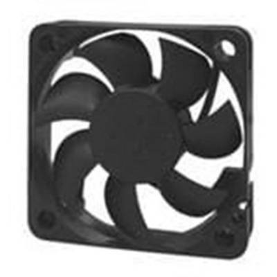 Černý počítačový ventilátor s čtvercovým rámečkem a sedmi lopatkami, který se běžně používá k chlazení počítačů.