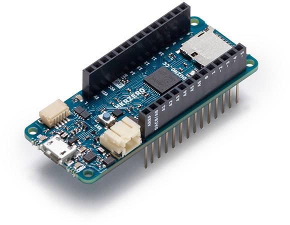 Malá zelená deska plošných spojů s elektronickými komponenty, sloty a kolíky. Na horní straně je nápis 'MKRZERO' a mikro-USB konektor.