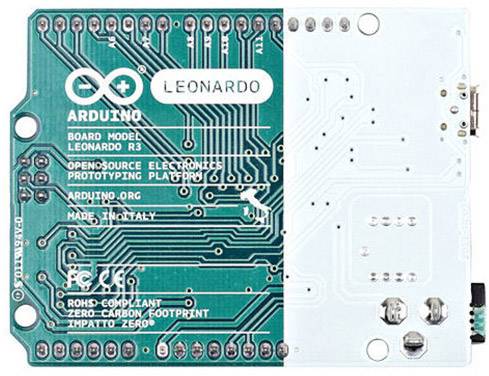 Zadní strana desky Arduino Leonardo s popisem a konektory. Obsahuje informace o číslu modelu a šetrnosti k životnímu prostředí.