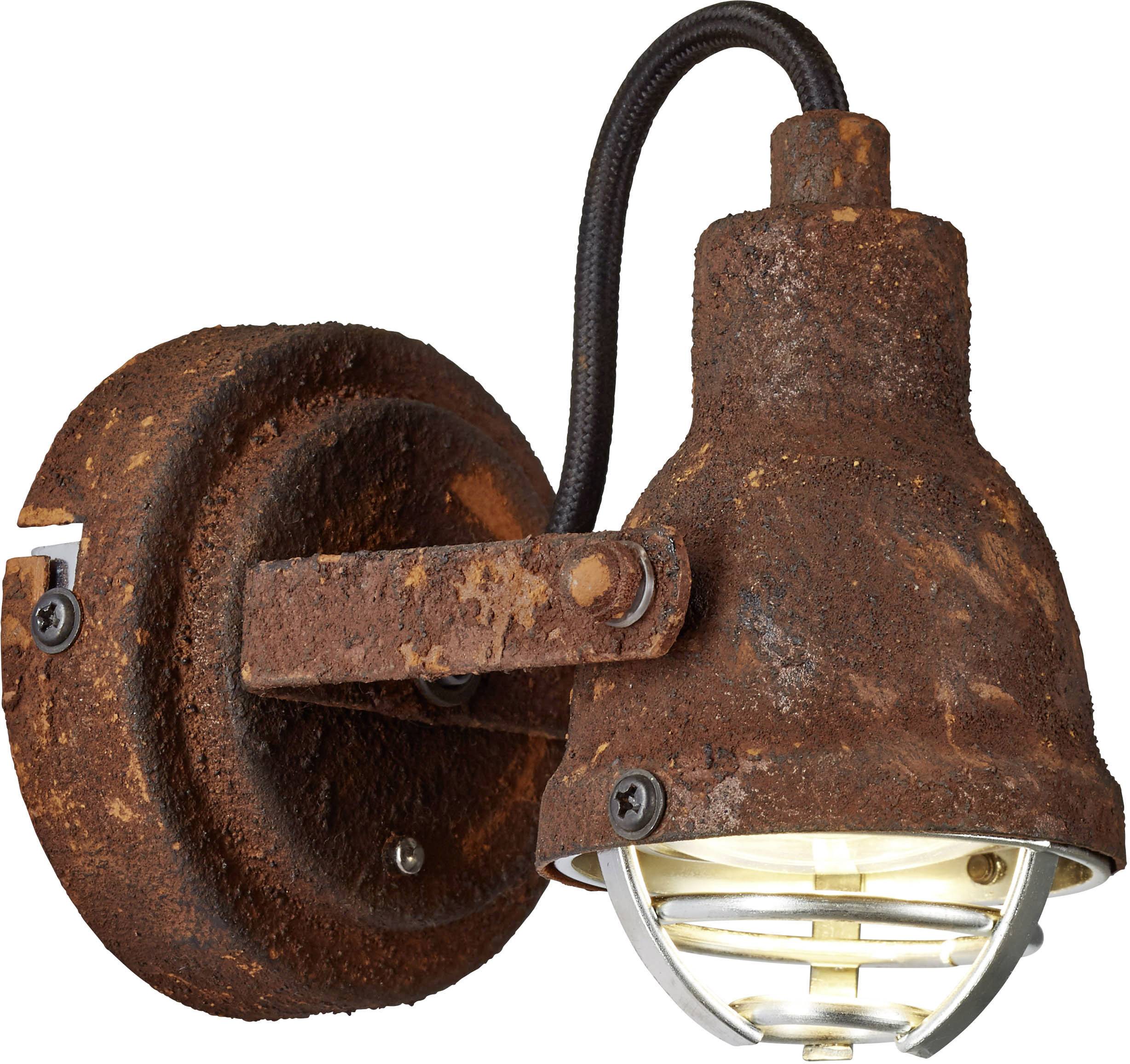 Nástěnná lampa s rezavým vintage designem, kulatým kovovým stínidlem a viditelnou žárovkou. Nostalgická atmosféra v industriálním stylu.