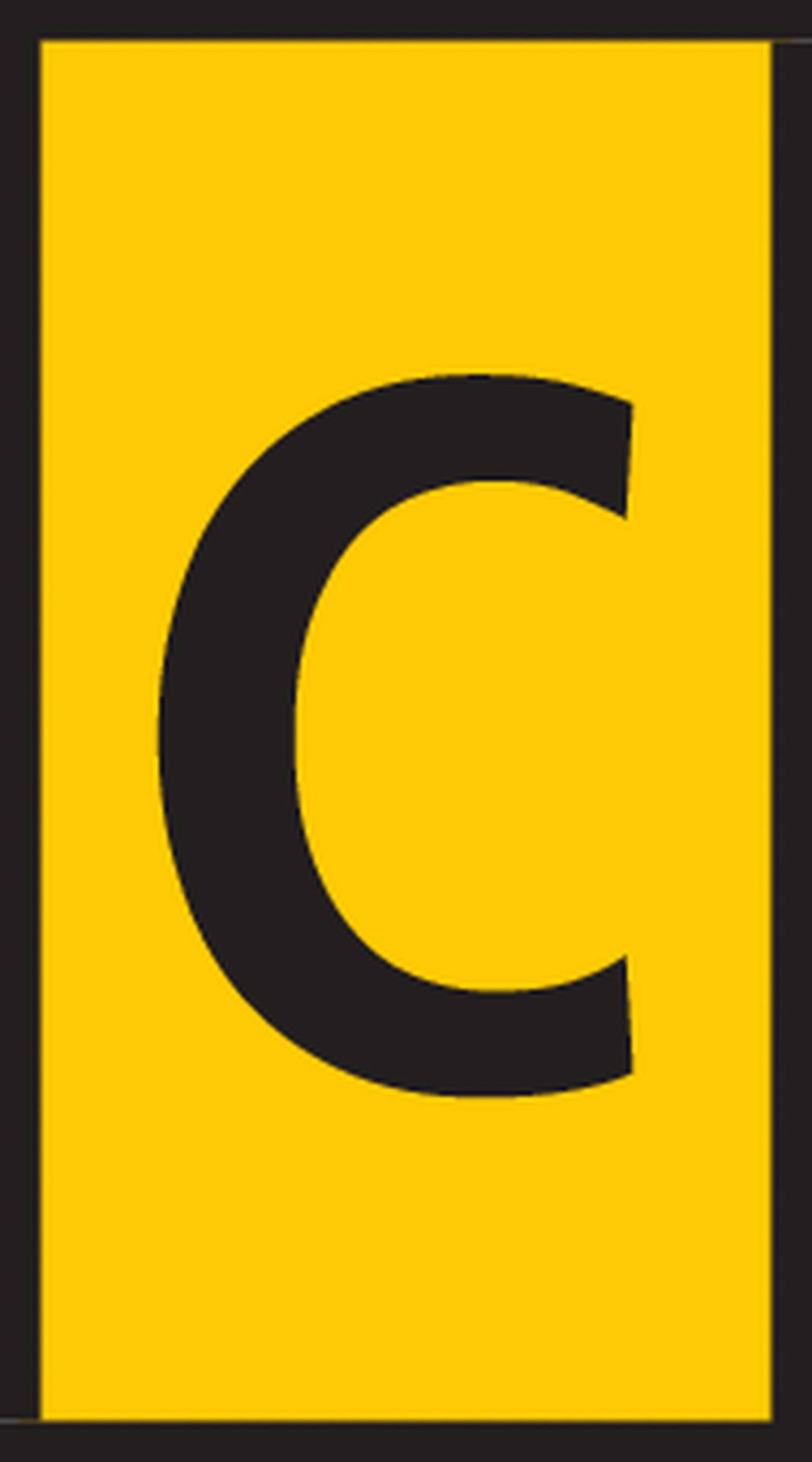 Žluté znamení s velkým černým písmenem 'C' uprostřed.
