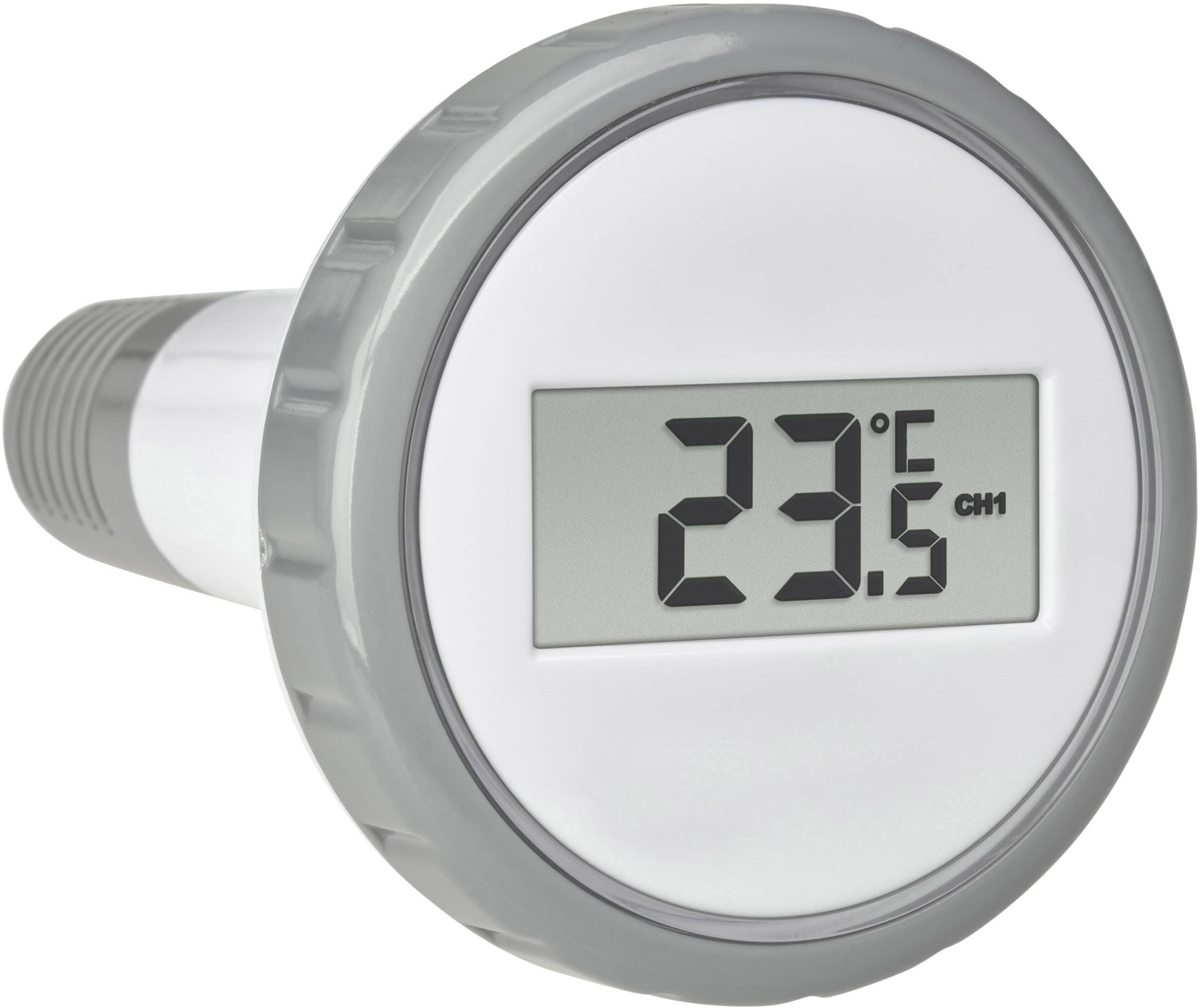 Digitální teploměr ukazuje 23,5°C.