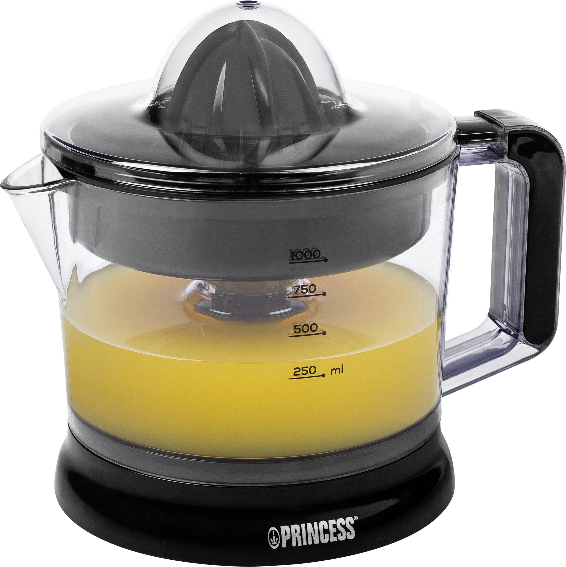 Elektrická citrusová lis se stupnicí měření, z poloviny naplněná šťávou. Průhledné tělo, černý víko a základna s rukojetí.