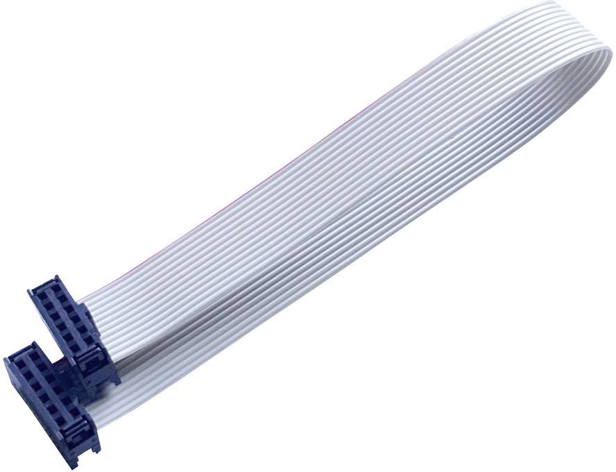 Šedý plochý kabel s černými konektory na obou koncích, mírně zahnutý.