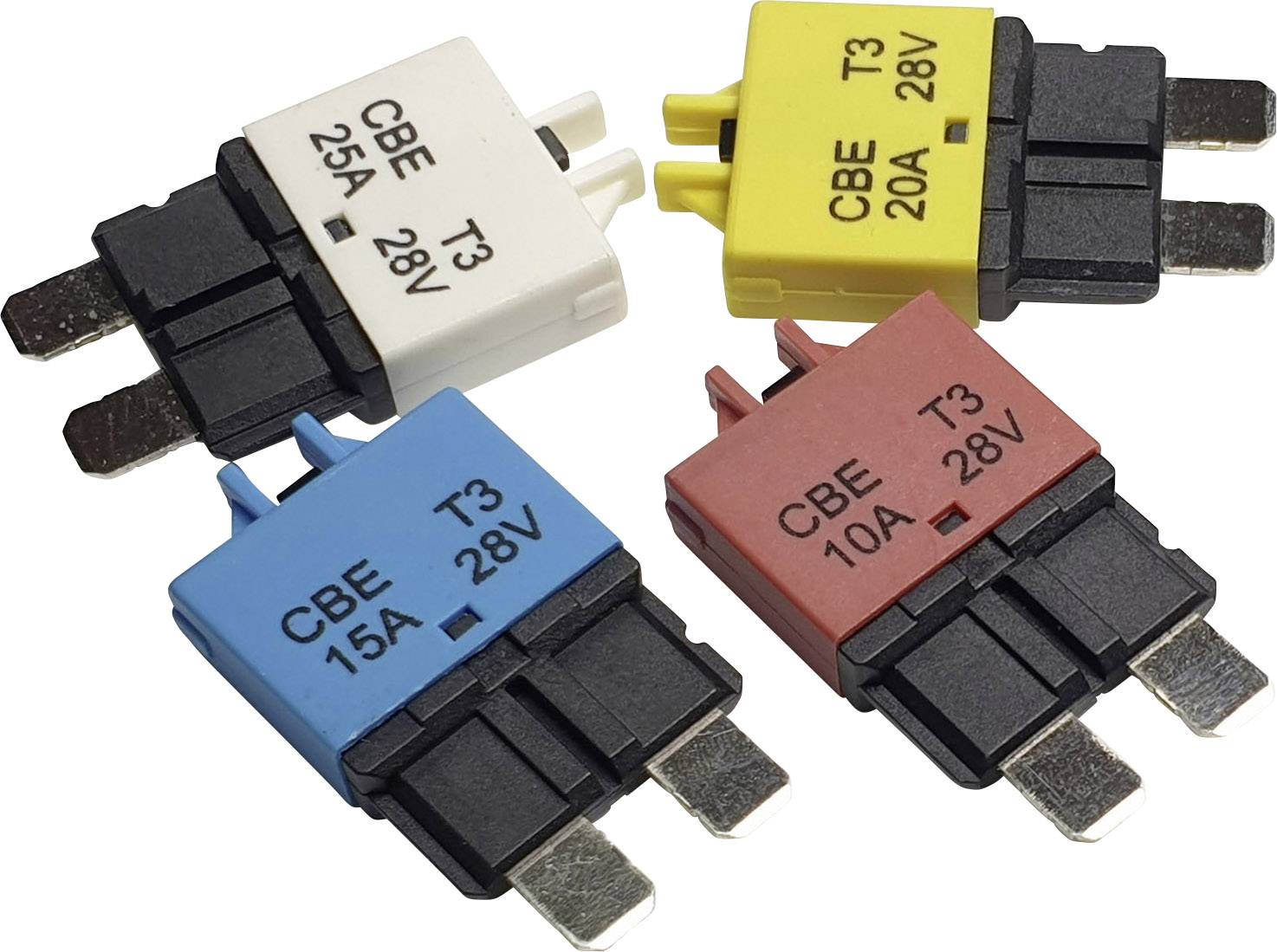 Čtyři barevné elektrické pojistky s nápisem 'CBE', jmenovitými proudy od 10A do 25A a napětím 28V.
