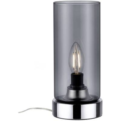 Moderní stolní lampa s válcovým, průhledným skleněným stínidlem a viditelnou žárovkou na stříbrné základně.
