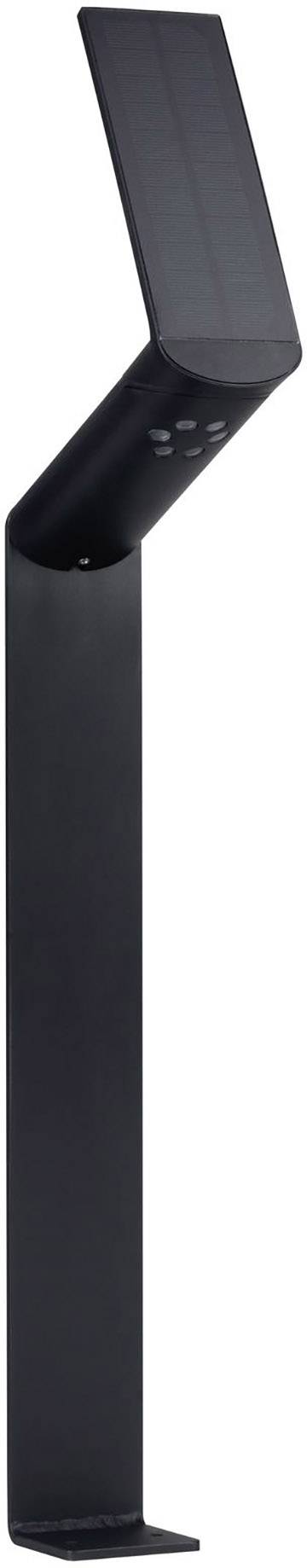 Černá moderní stojací lampa v minimalistickém designu, se šikmým stínidlem a štíhlým, hranatým stojanem.