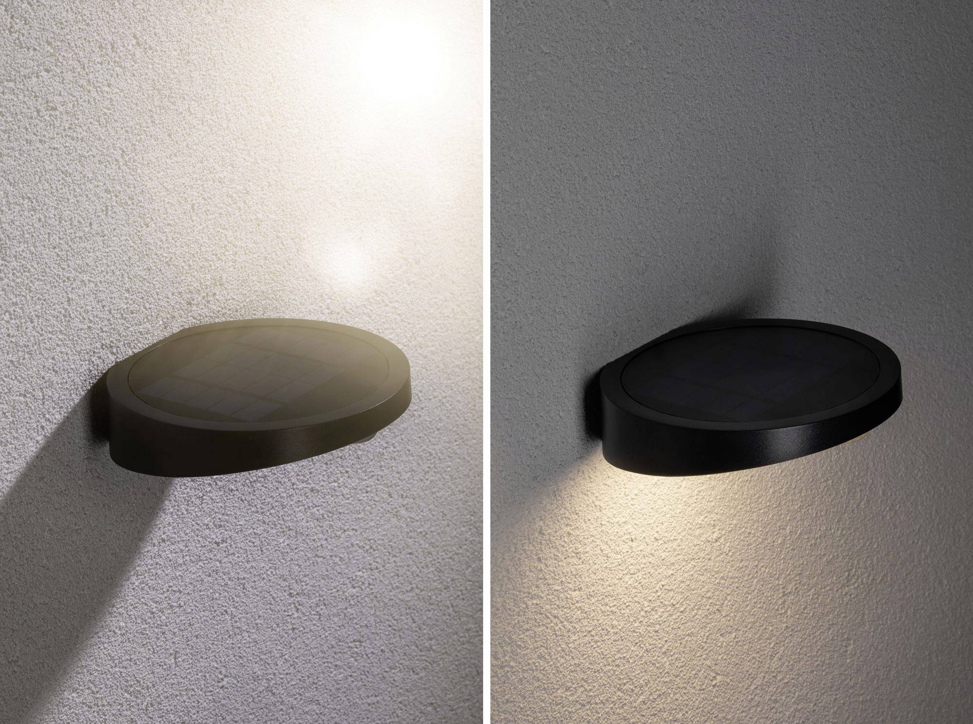 Kulatá plochá solární lampa na zdi. Vlevo nerozsvícená ve dne, vpravo rozsvícená ve tmě. Minimalistický design.