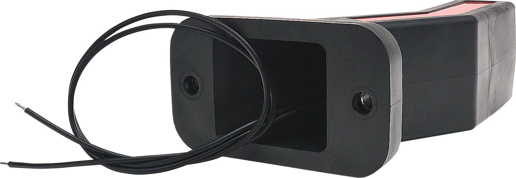 Černý plastový kryt se dvěma vyčnívajícími černými kabely, pravděpodobně elektrické nebo elektronické zařízení.