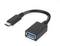 Adaptační kabel USB-C na USB-A v černé barvě, zobrazující USB-C konektor vlevo a USB-A zdířku vpravo.