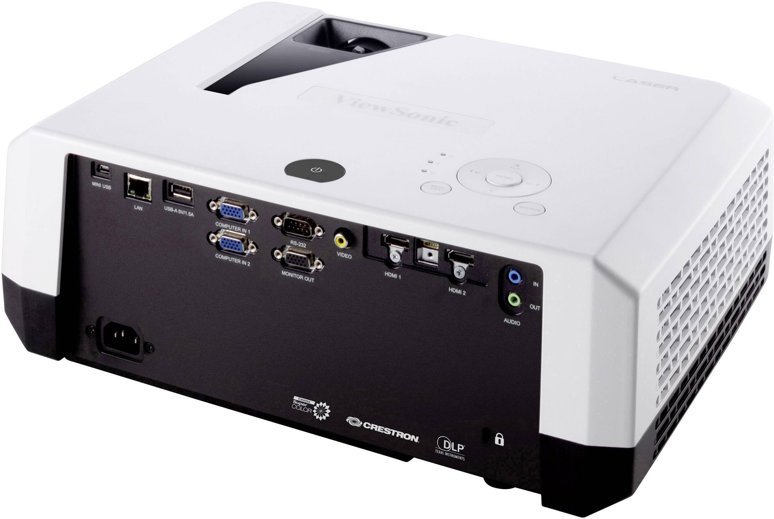 Projektor rozpoznatelný podle klávesových ovládacích prvků a přípojek. Viditelné jsou konektory pro HDMI, VGA, LAN a USB, stejně jako ovládací tlačítka.