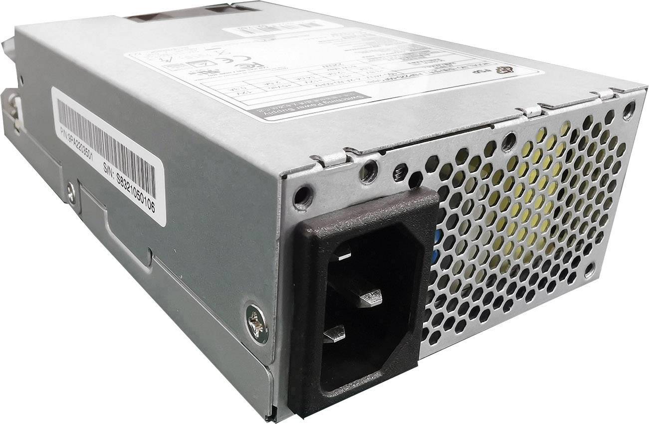 Obdélníkový stříbrný napájecí zdroj s větracími otvory a napájecím konektorem. Slouží k napájení elektronických zařízení.