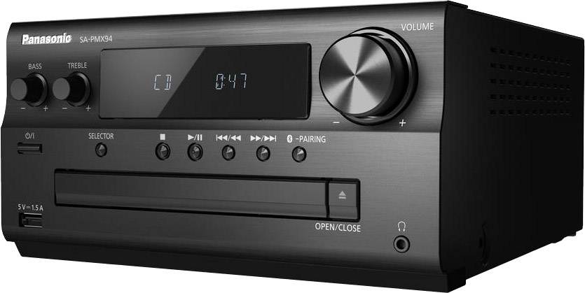 Černá stereo soustava s CD mechanikou a ovladačem hlasitosti. Displej ukazuje 'CD 0:47'. Tlačítka pro bass, výšky a funkce.