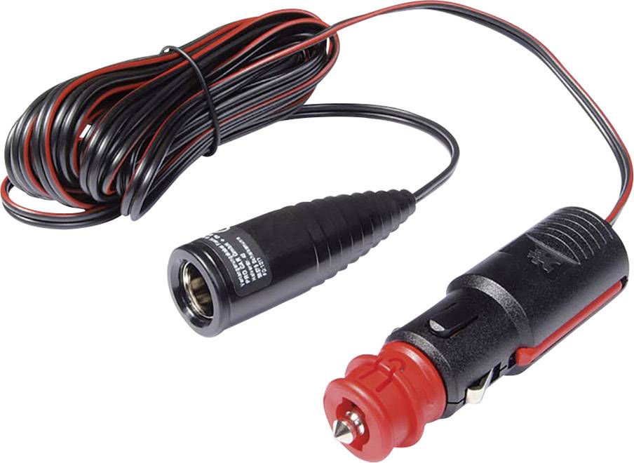 Dlouhý černý kabel s červenou a černou zástrčkou. Jedna zástrčka může být zapojena do autozásuvky.