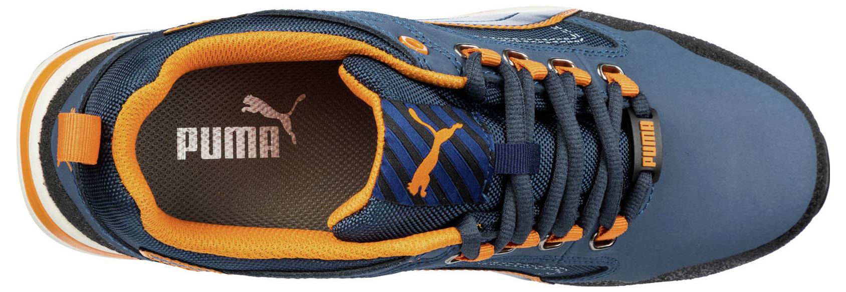 Modrý tenisky pohledem shora s oranžovými akcenty, logo Puma na vnitřní stélce, sportovní design.