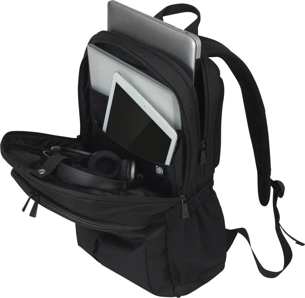 Černý batoh s otevřeným hlavním prostorem, ve kterém jsou viditelné laptop, tablet a jedna sada sluchátek.