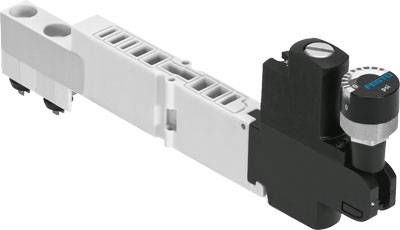Elektrický ventil s několika vstupy a černým tělem. Je vybaven otočným knoflíkem pro ovládání nastavení.